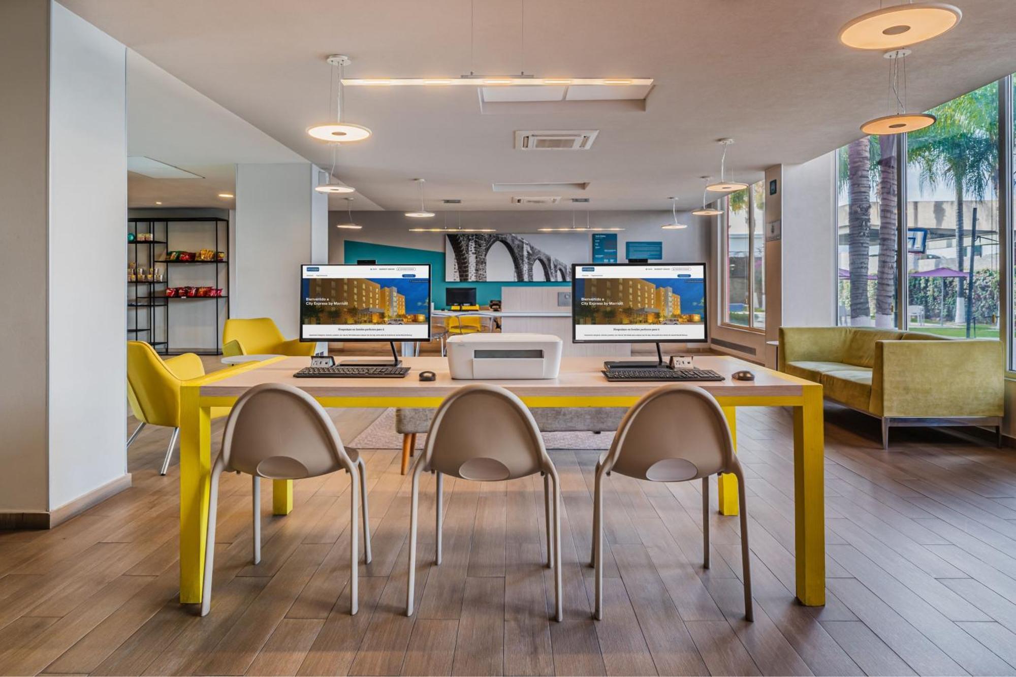 City Express Suites By Marriott Querétaro Extérieur photo